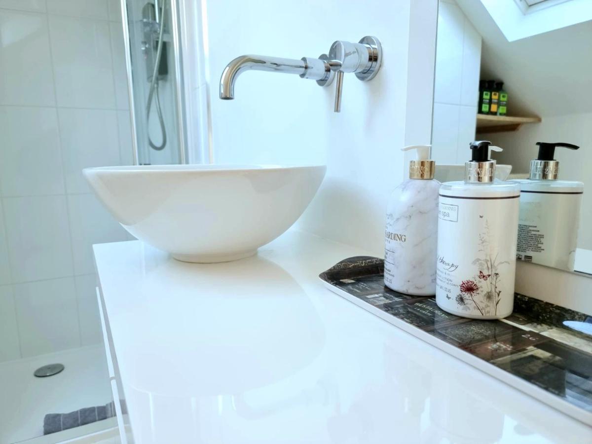 West Hill Retreat Seaview Balcony Chic Loft Studio & Free Parking Hastings Dış mekan fotoğraf