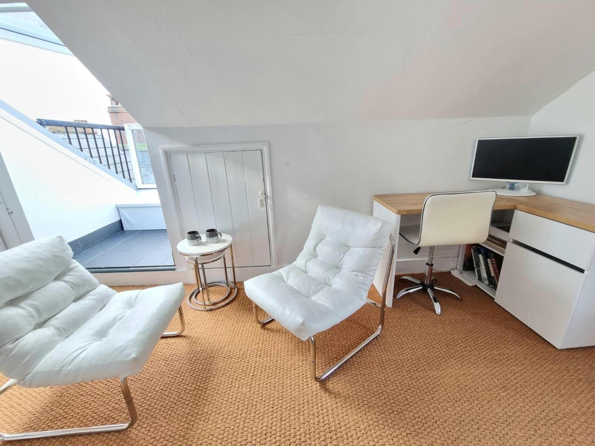 West Hill Retreat Seaview Balcony Chic Loft Studio & Free Parking Hastings Dış mekan fotoğraf