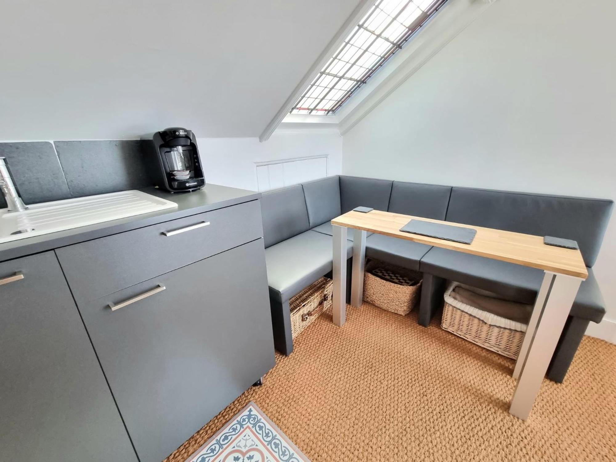West Hill Retreat Seaview Balcony Chic Loft Studio & Free Parking Hastings Dış mekan fotoğraf