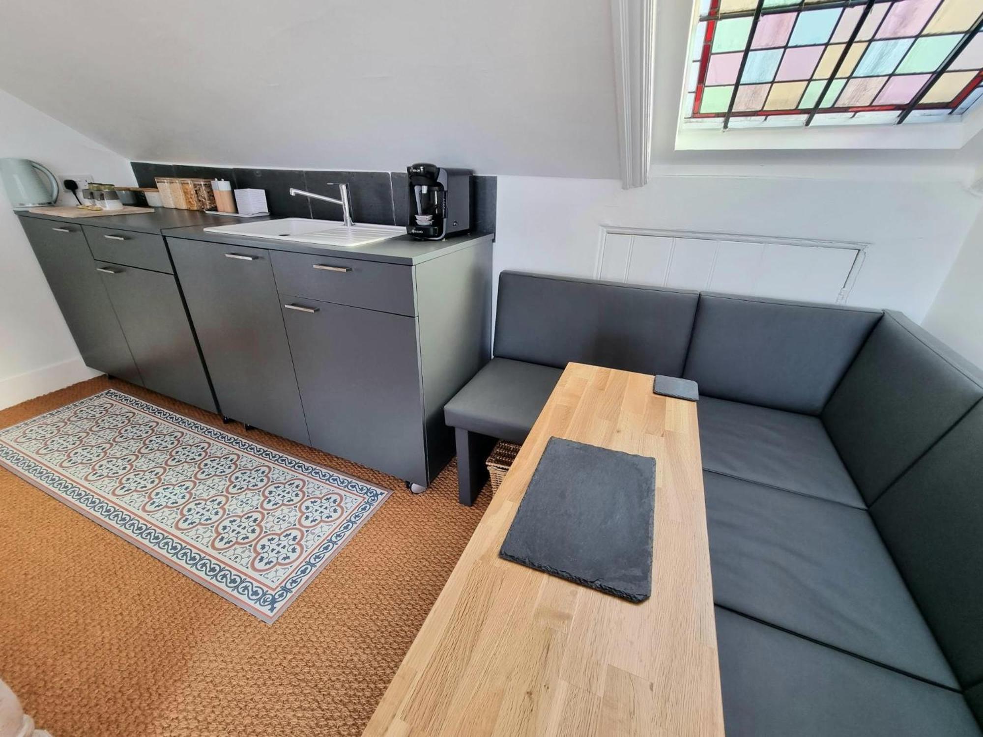 West Hill Retreat Seaview Balcony Chic Loft Studio & Free Parking Hastings Dış mekan fotoğraf